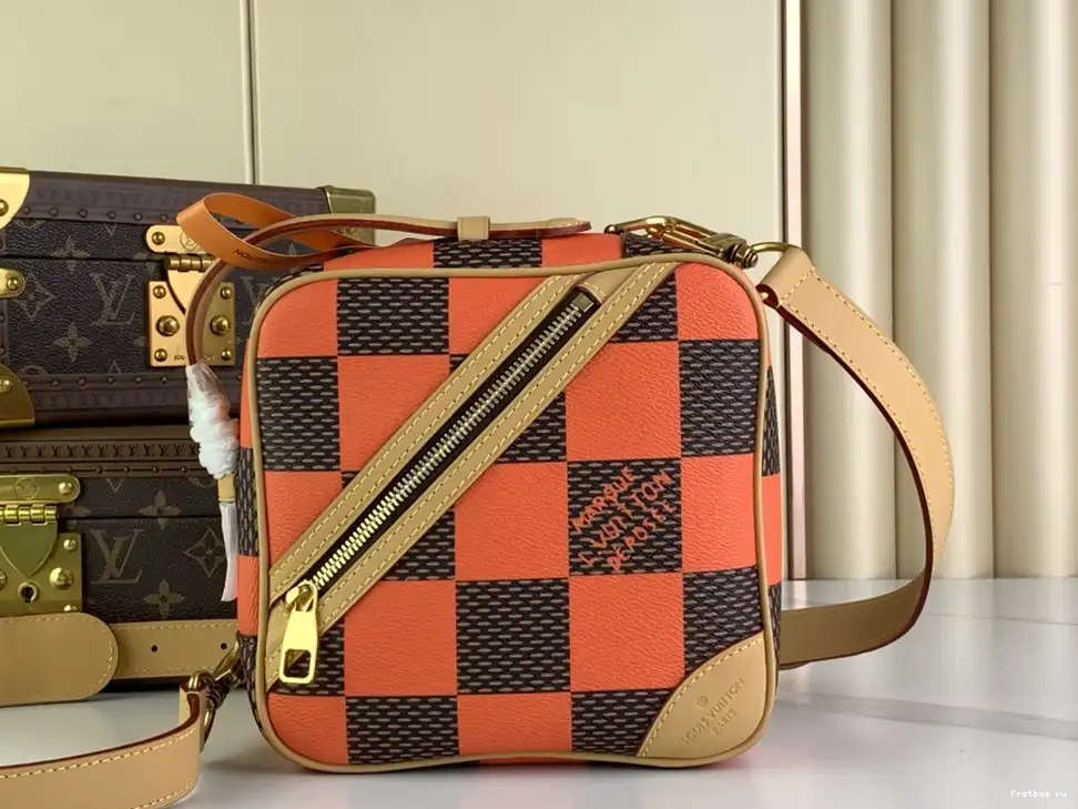 Frstbag ru Chess Messenger-24*24*8CM LOUIS VUITTON 0501